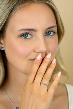 Best Zinzi zilveren ring (5mm breed) met lichtblauwe klavers ZIR2663