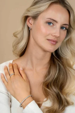 Hot Zinzi zilveren ring (4mm breed) bezet met witte zirkonia's ZIR2686