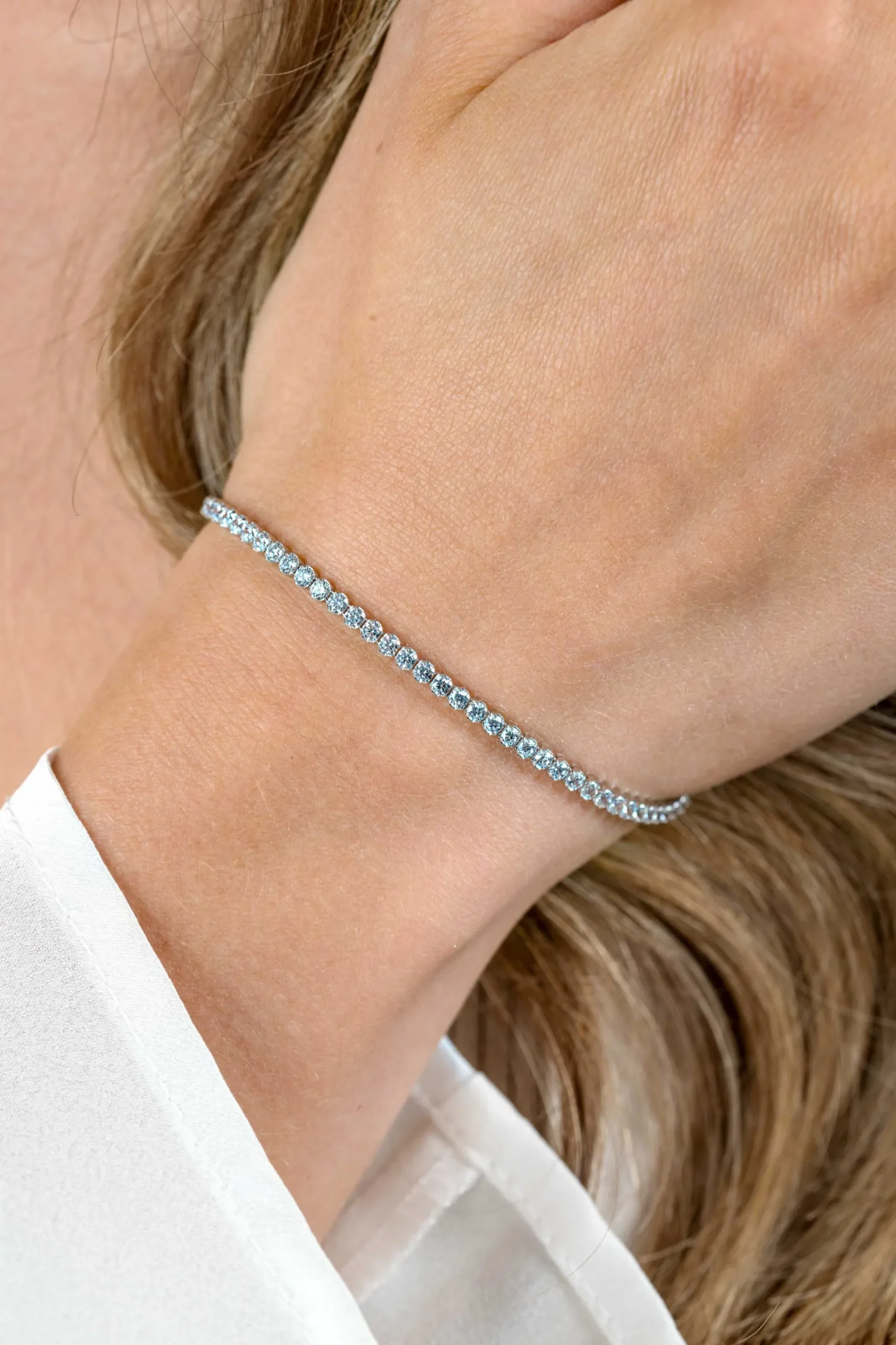 Discount Zinzi zilveren tennis armband 2,5mm breed en bezet met witte zirconia's in ronde kastzettingen 17-20cm ZIA2590