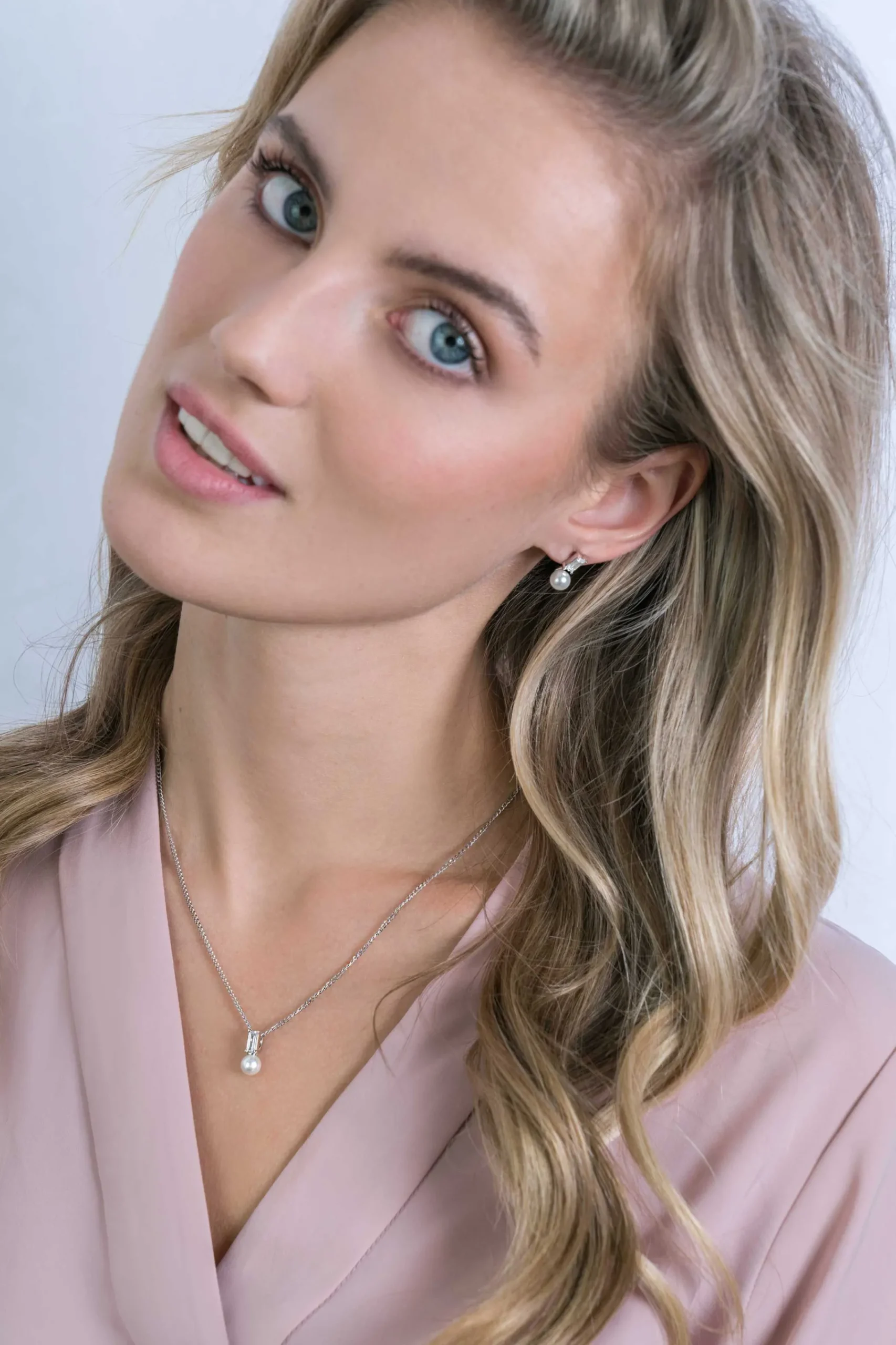Sale Zinzi zilveren witte parelhanger met witte baquette geslepen zirconia ZIH2135 (zonder collier)